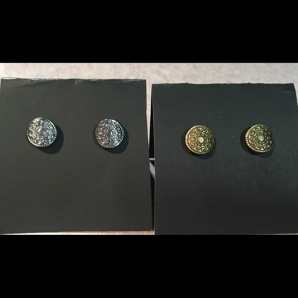 3/$10 Small Aztec stud earrings